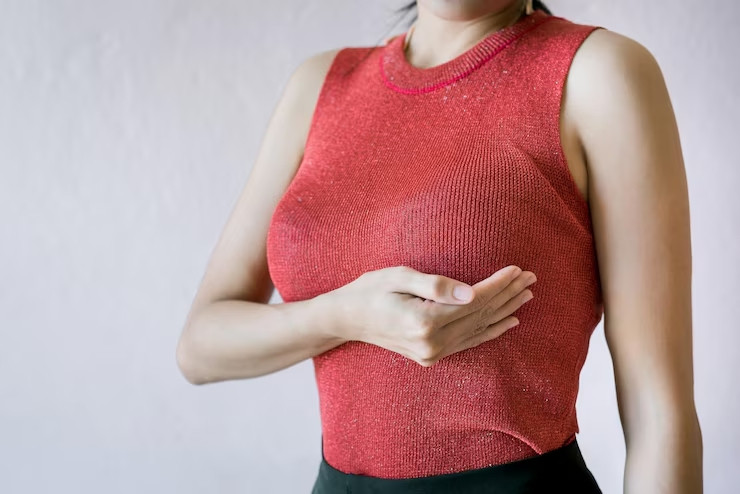 Hypertrophie Mammaire : Causes et Solutions pour une Poitrine Volumineuse